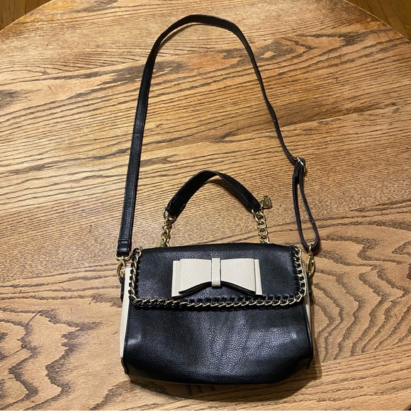 Betsey Johnson Black and Beige Bow Crossbody Purse - Picture 2 of 9